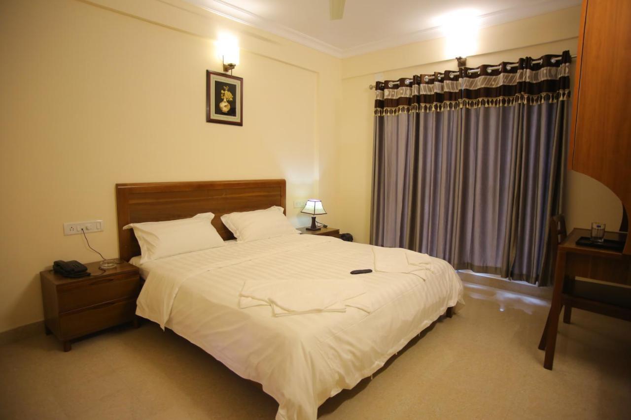 The Lounge Business Hotel Bangalore Exterior foto